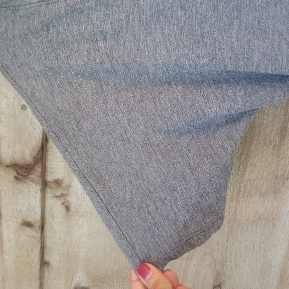 Express Gray Long Tee with Ruched Sides Size Small - Picture 5 of 6